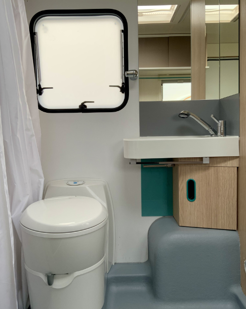 Das barrierefreie und rollstuhlgerechte Bad und WC im Wanner Wantastic Wohnwagen